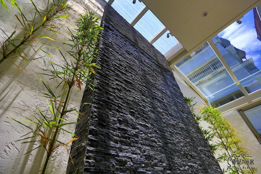 車站100M民宿丨電梯附停車場 Hualien stad Exteriör bild